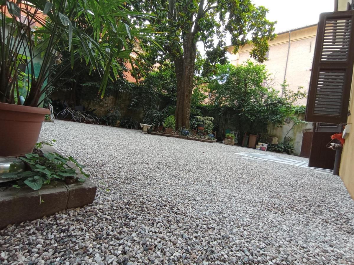 Magnolia Garden Apartment แฟร์รารา ภายนอก รูปภาพ
